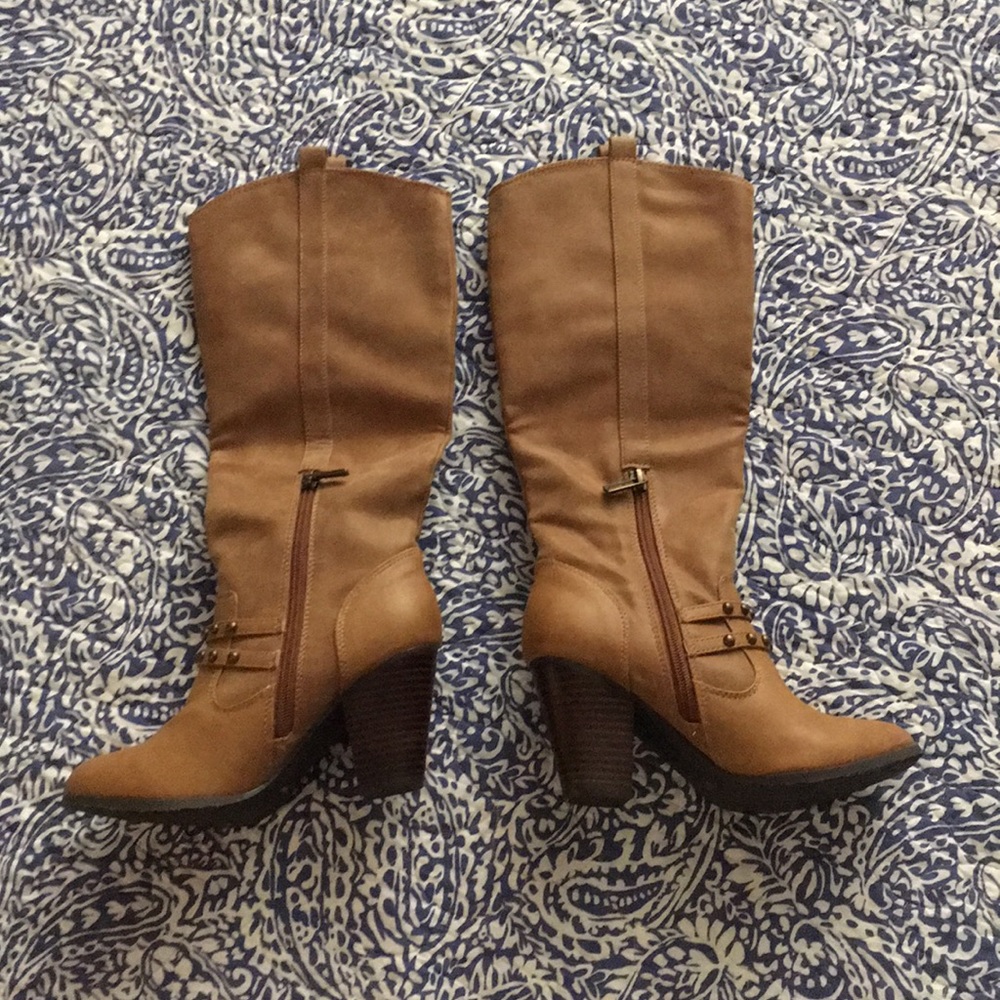 Boots - Picture 2 of 4